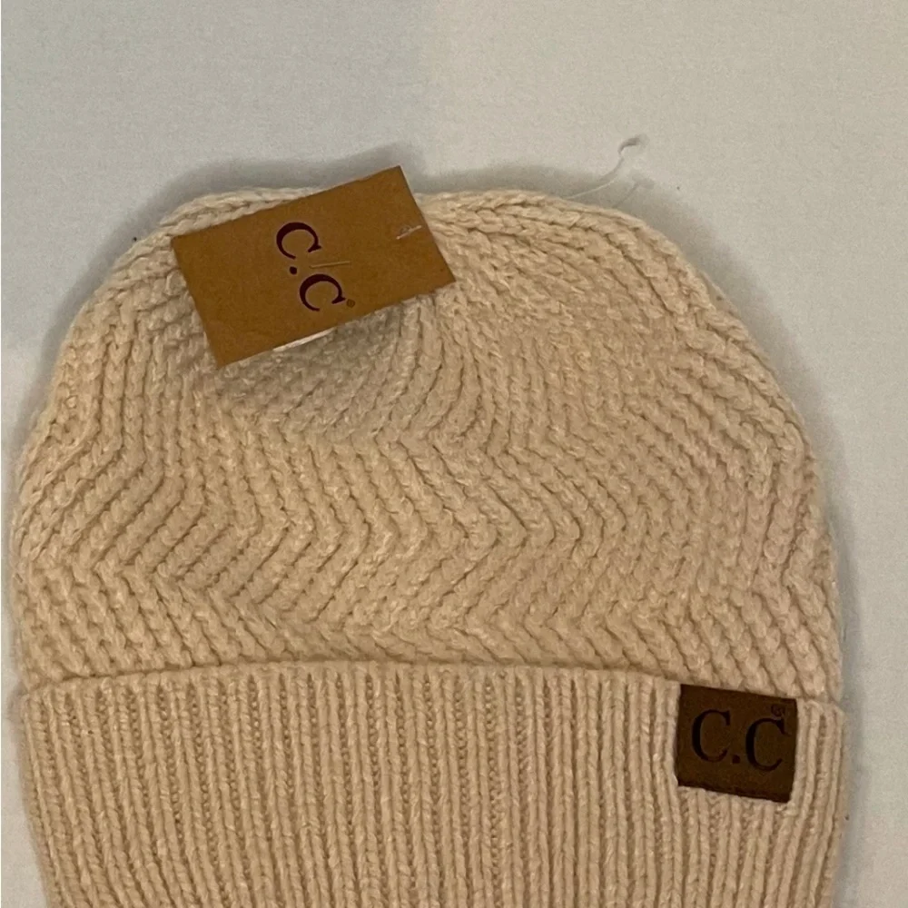Cream and tan California beanie - Picture 1 of 2